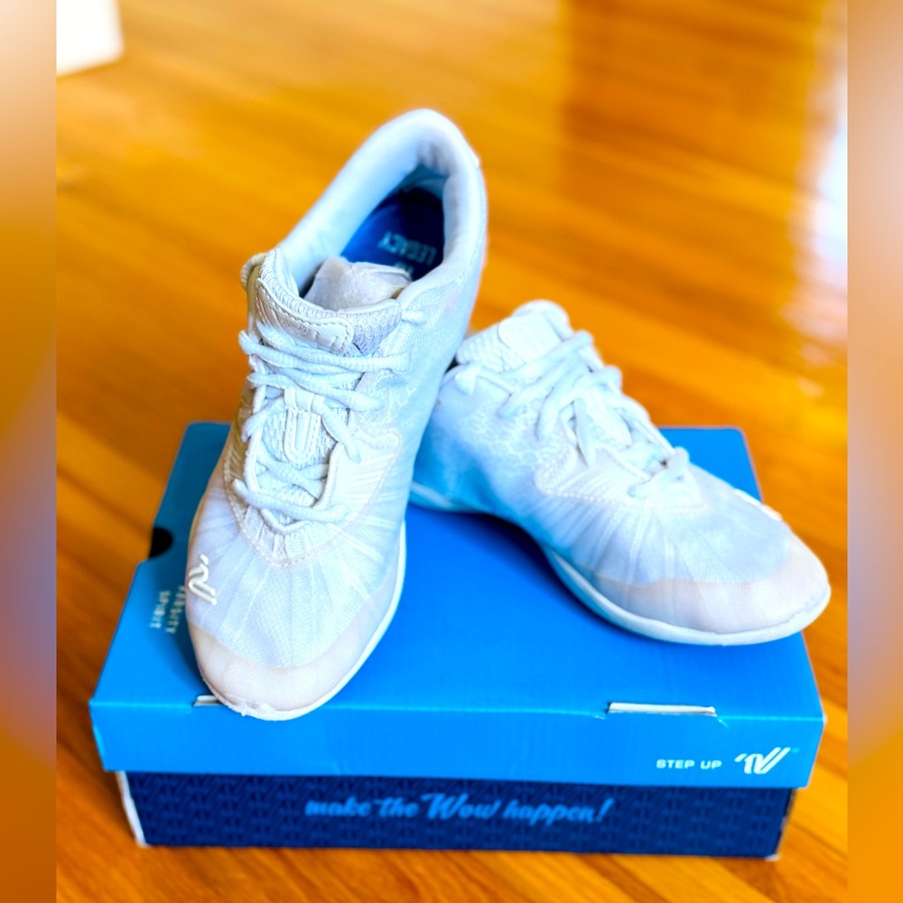 Like NEW Varsity Legacy Cheer Shoes Size 5
